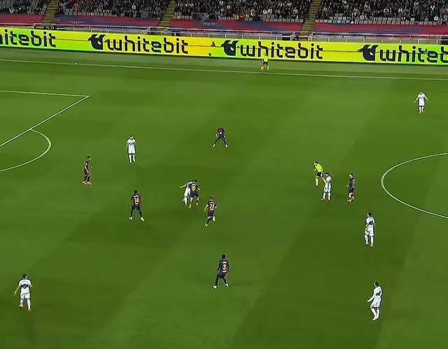 队徽表忠心拉师傅爆射终破心魔巴萨2分钟2连击亚马尔亲吻(图4)